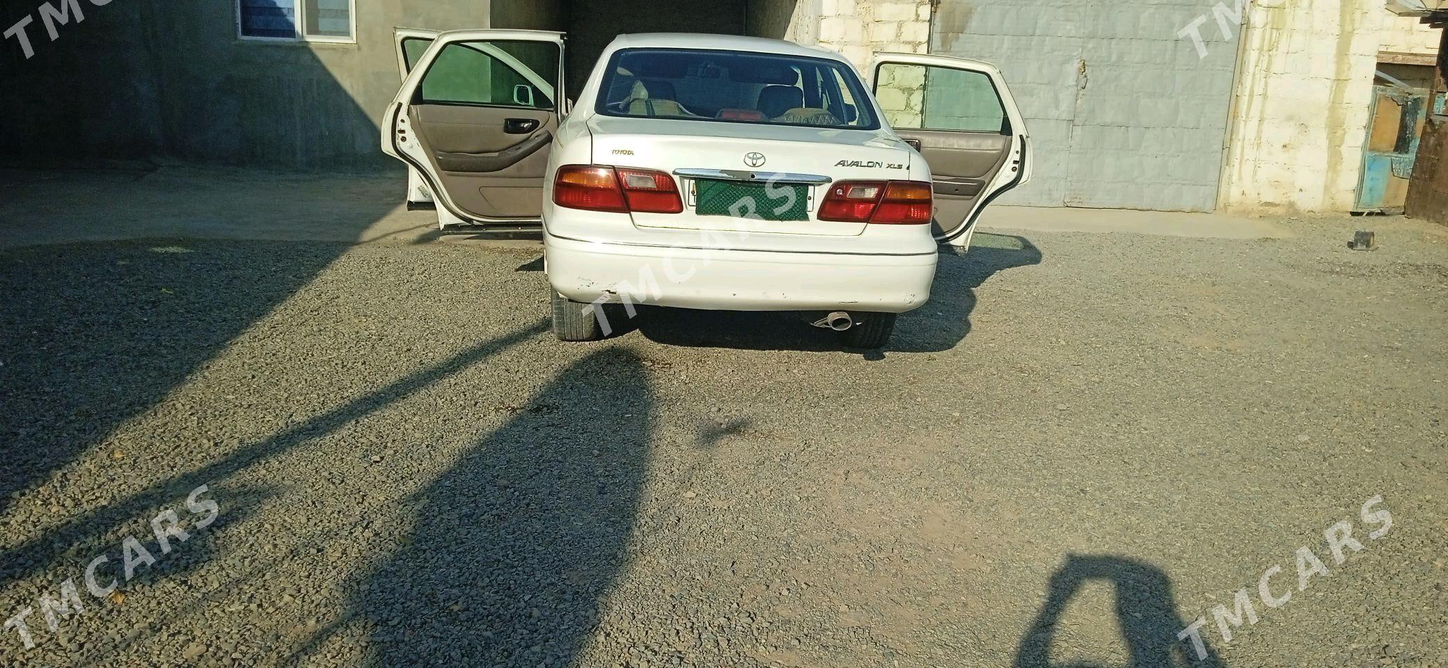 Toyota Avalon 1999 - 130 000 TMT - етр. Туркменбаши - img 3