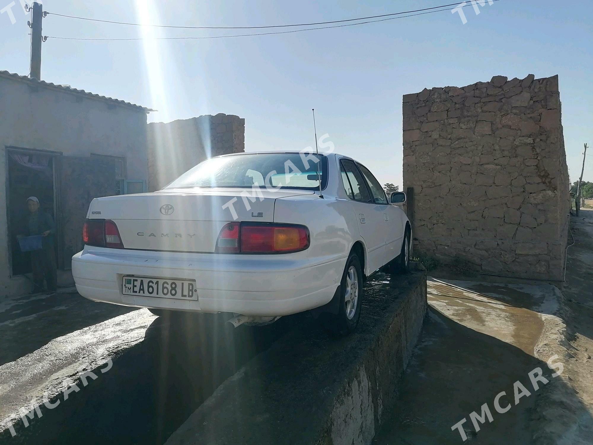 Toyota Camry 1993 - 70 000 TMT - Достлук - img 5