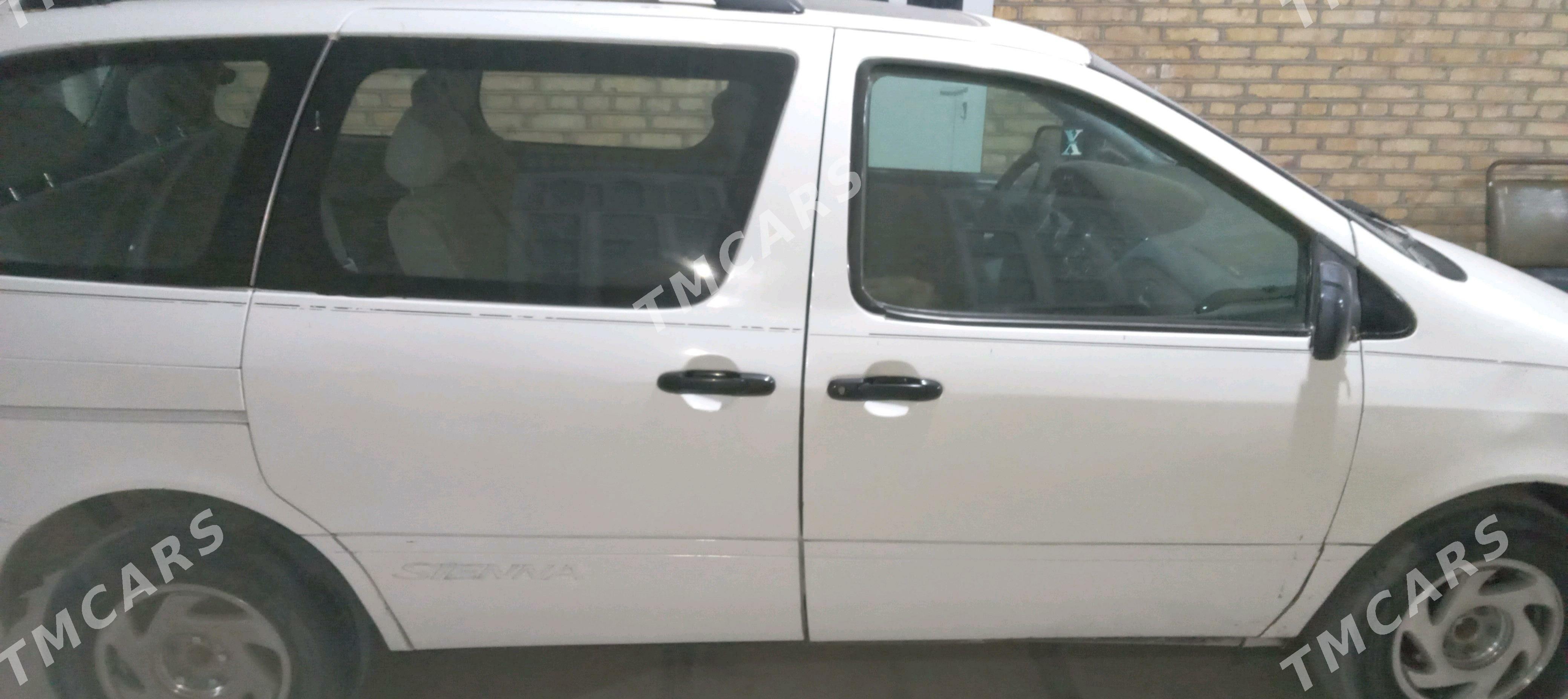 Toyota Sienna 2000 - 135 000 TMT - Мургап - img 3