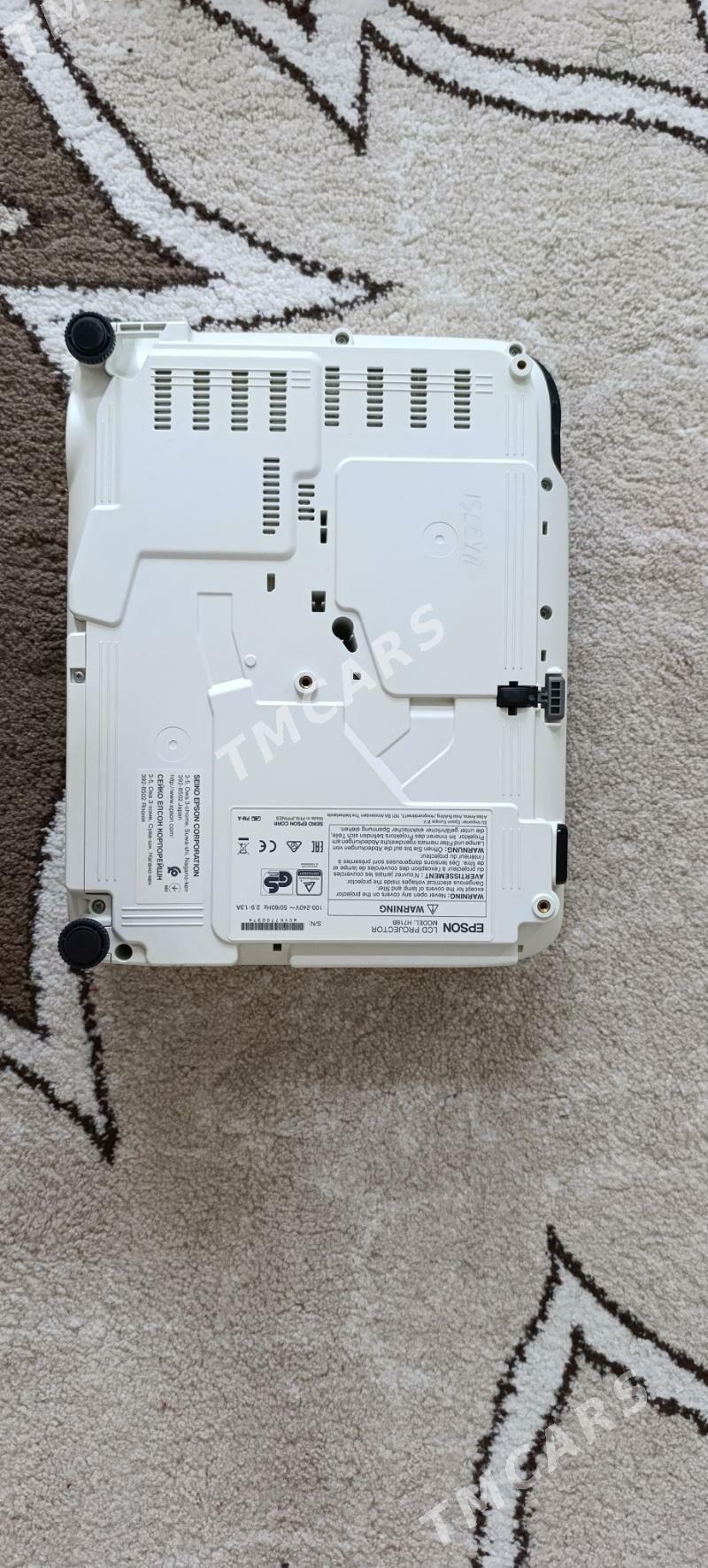 Epson Pro EB-S04 - Parahat 4 - img 3