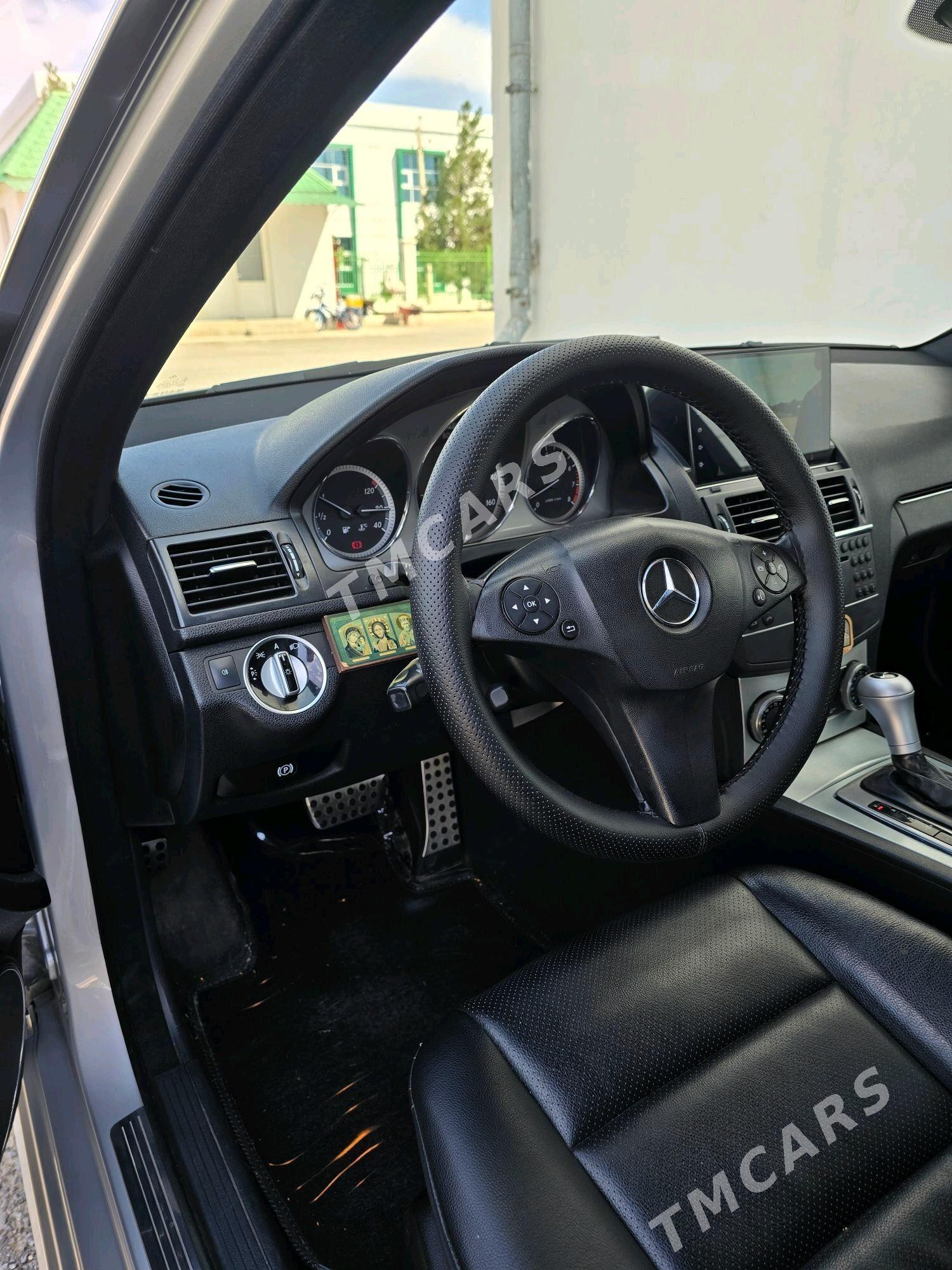 Mercedes-Benz C300 2011 - 215 000 TMT - Aşgabat - img 2