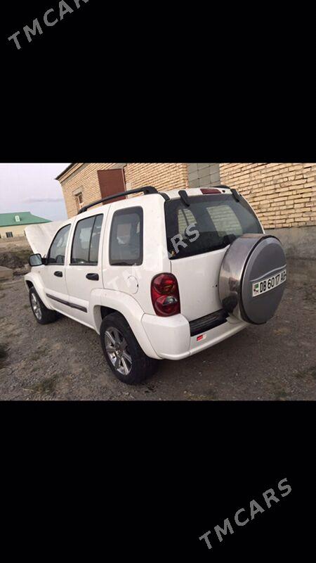 Jeep Liberty 2003 - 70 000 TMT - Ашхабад - img 6