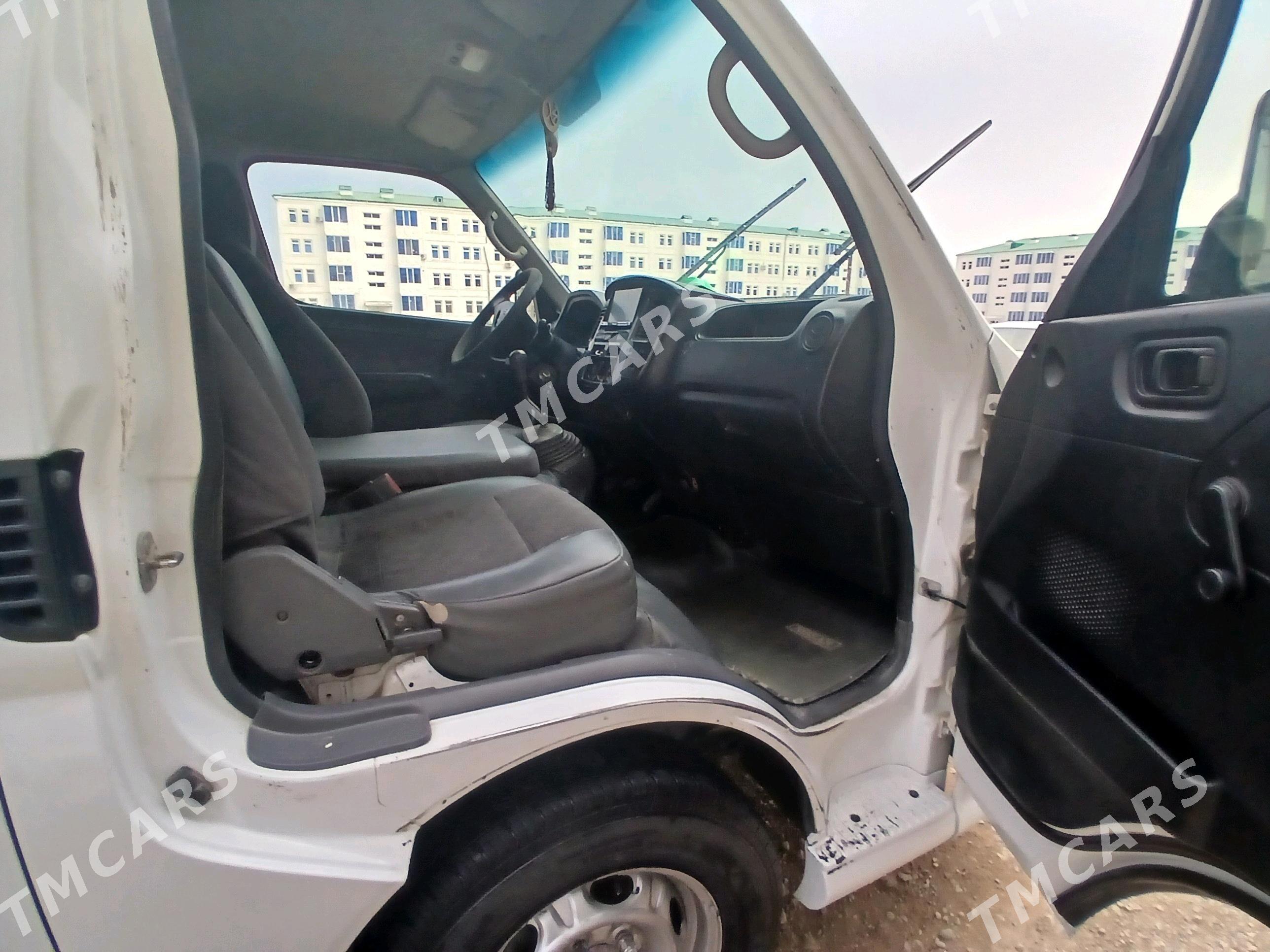 Nissan Urvan 2008 - 162 000 TMT - Джебел - img 3