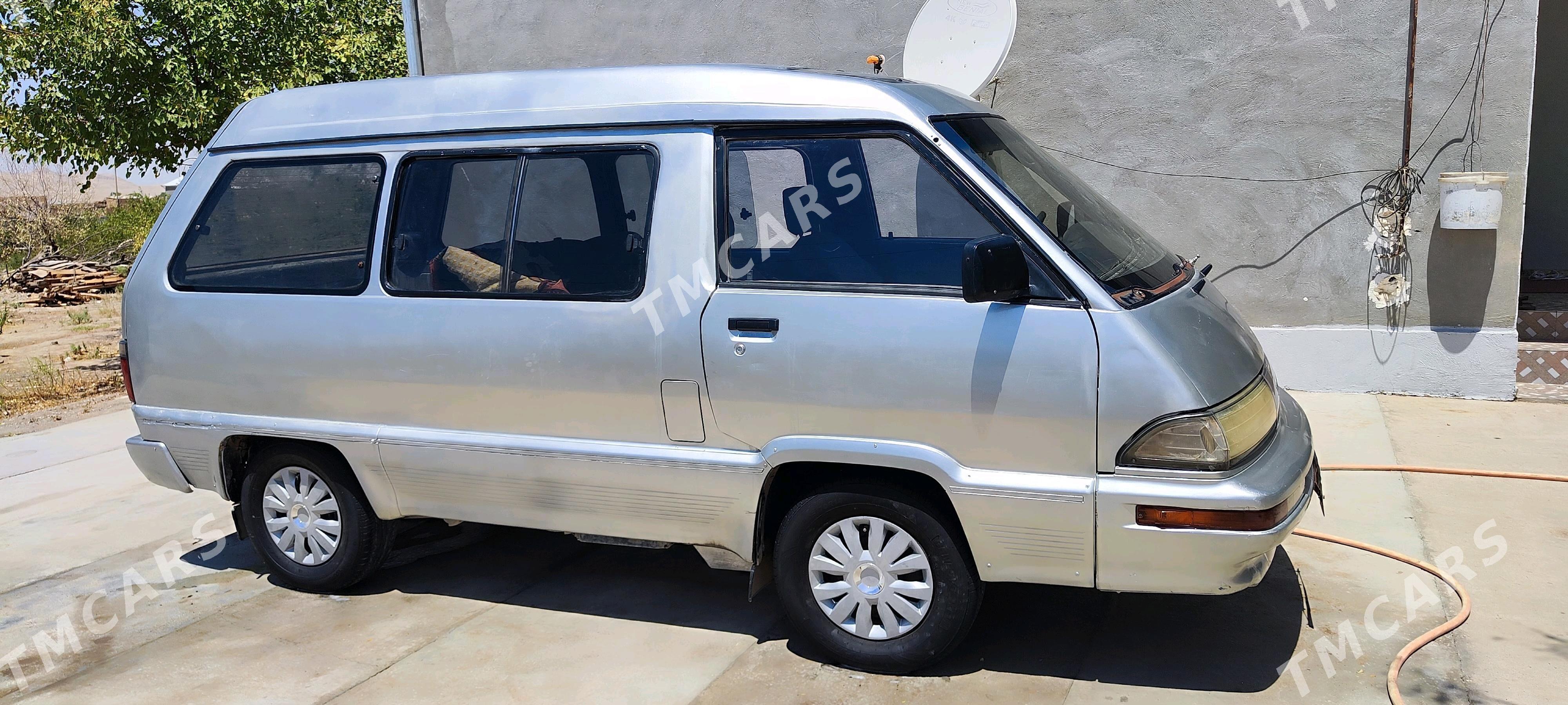 Toyota Hiace 1989 - 30 000 TMT - Magdanly - img 3