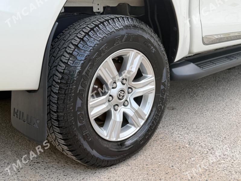 Toyota Hilux 2022 - 585 000 TMT - Ашхабад - img 3
