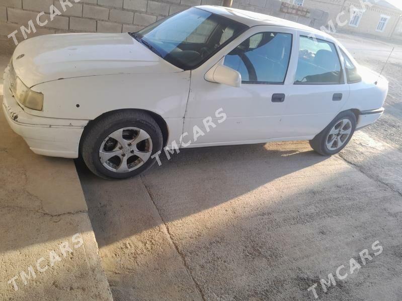 Opel Vectra 1990 - 24 000 TMT - Бахарден - img 2