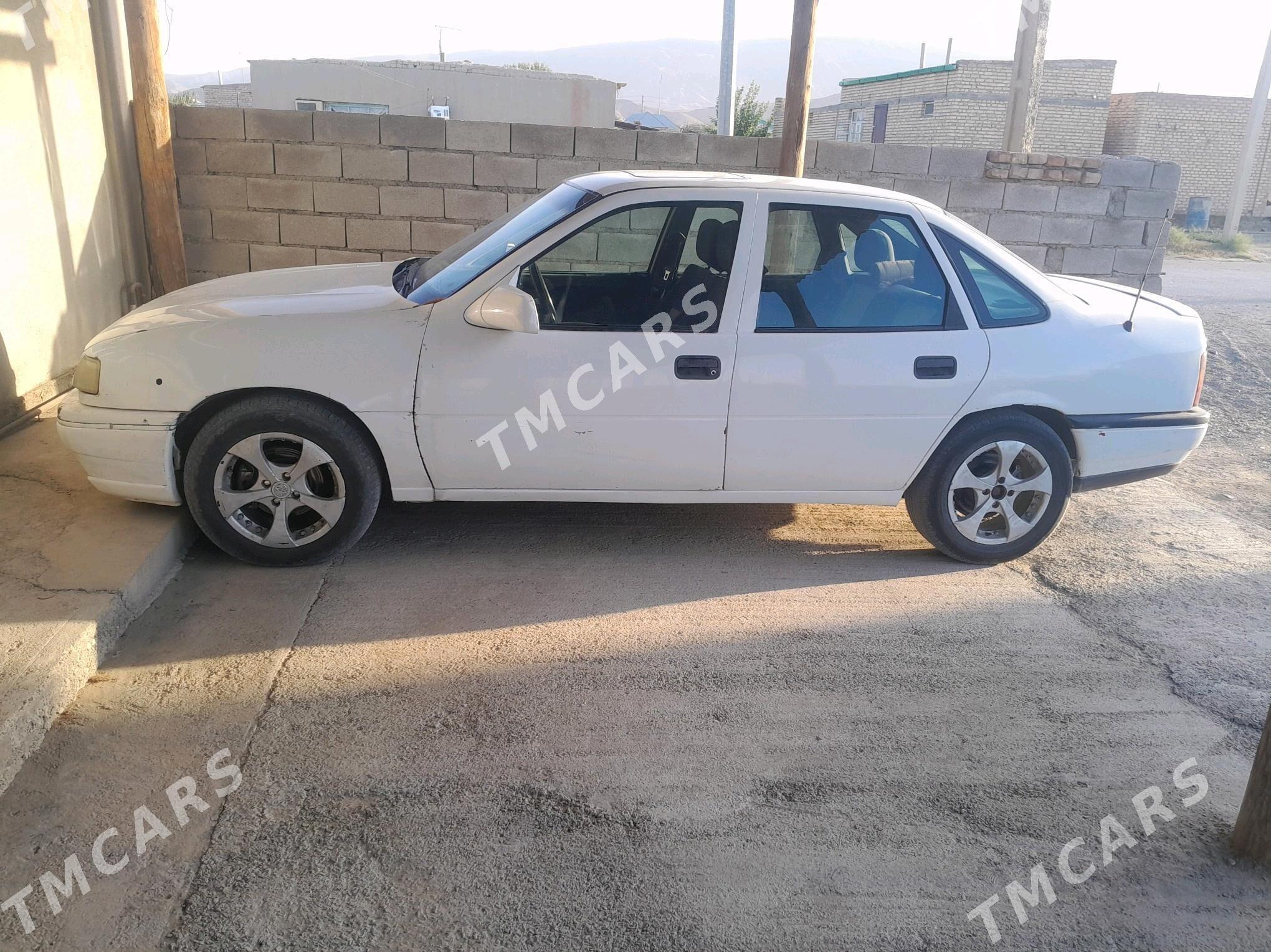 Opel Vectra 1990 - 24 000 TMT - Бахарден - img 3