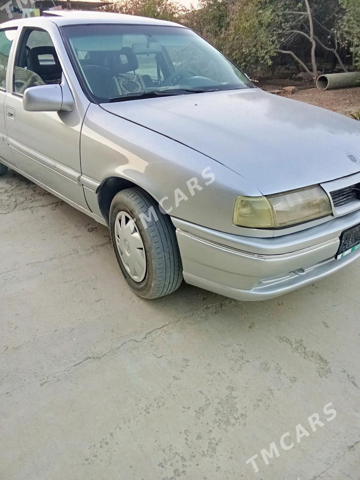 Opel Vectra 1994 - 30 000 TMT - Бахарден - img 3