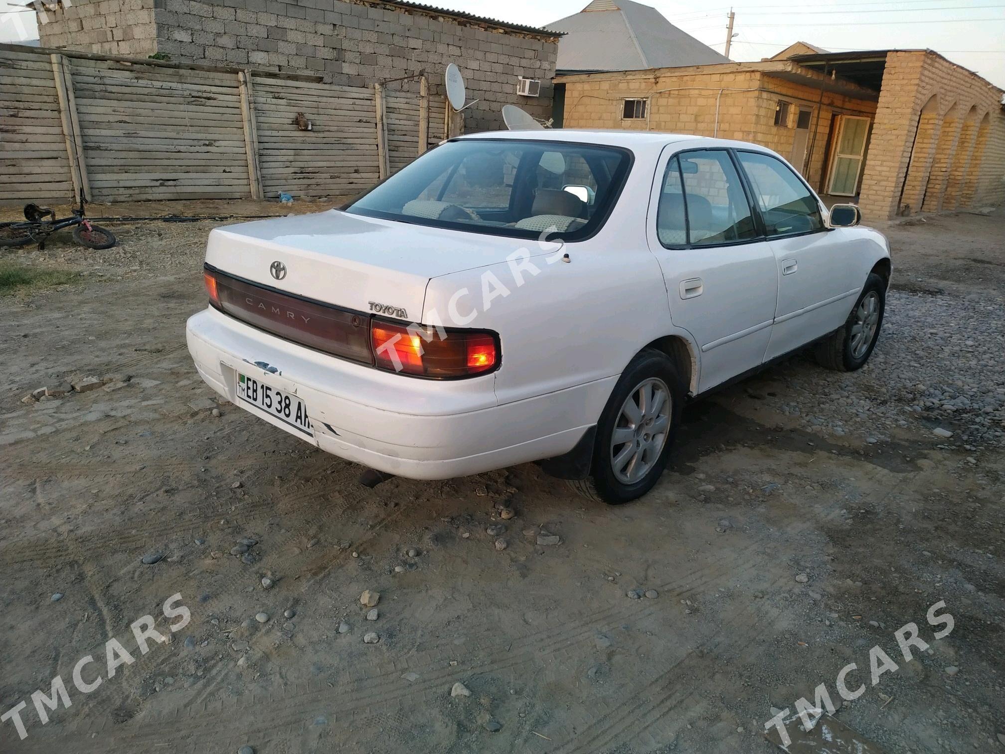 Toyota Camry 1993 - 68 000 TMT - Ак-Бугдайский этрап - img 4