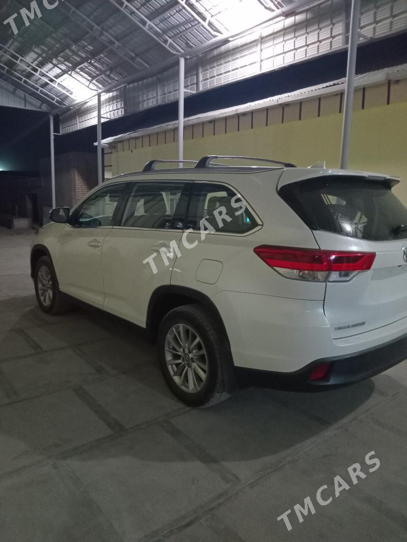 Toyota Highlander 2019 - 465 000 TMT - Мары - img 2