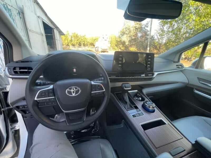 Toyota Sienna 2022 - 450 000 TMT - Туркменабат - img 4