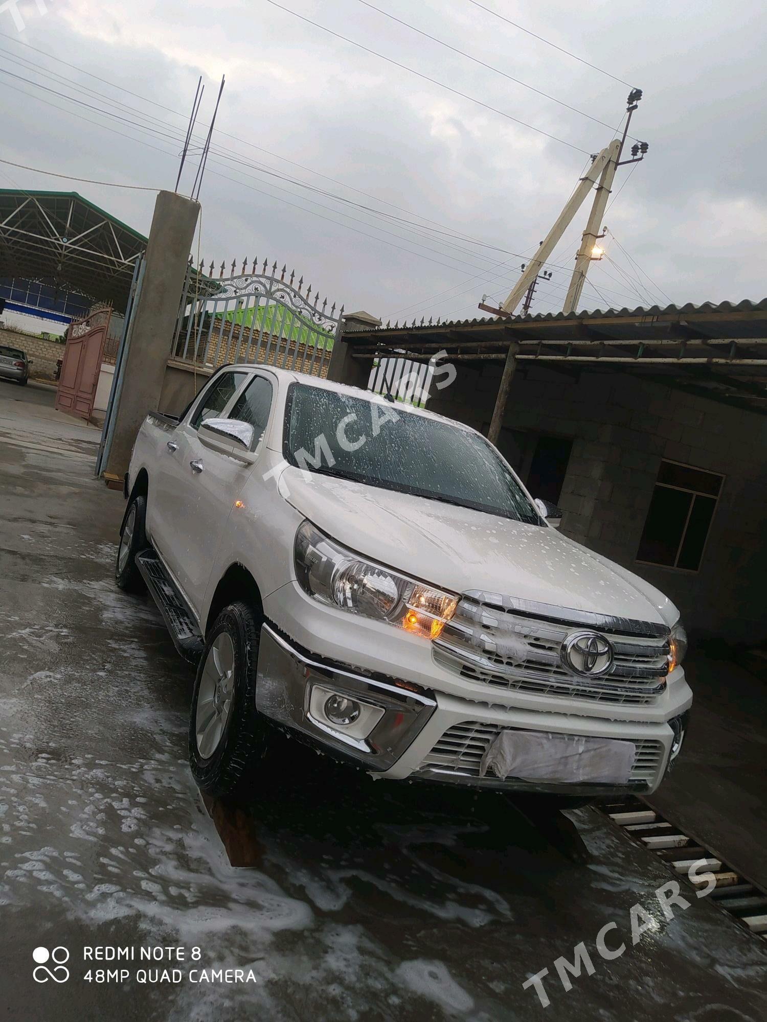 Toyota Hilux 2018 - 440 000 TMT - Büzmeýin - img 4