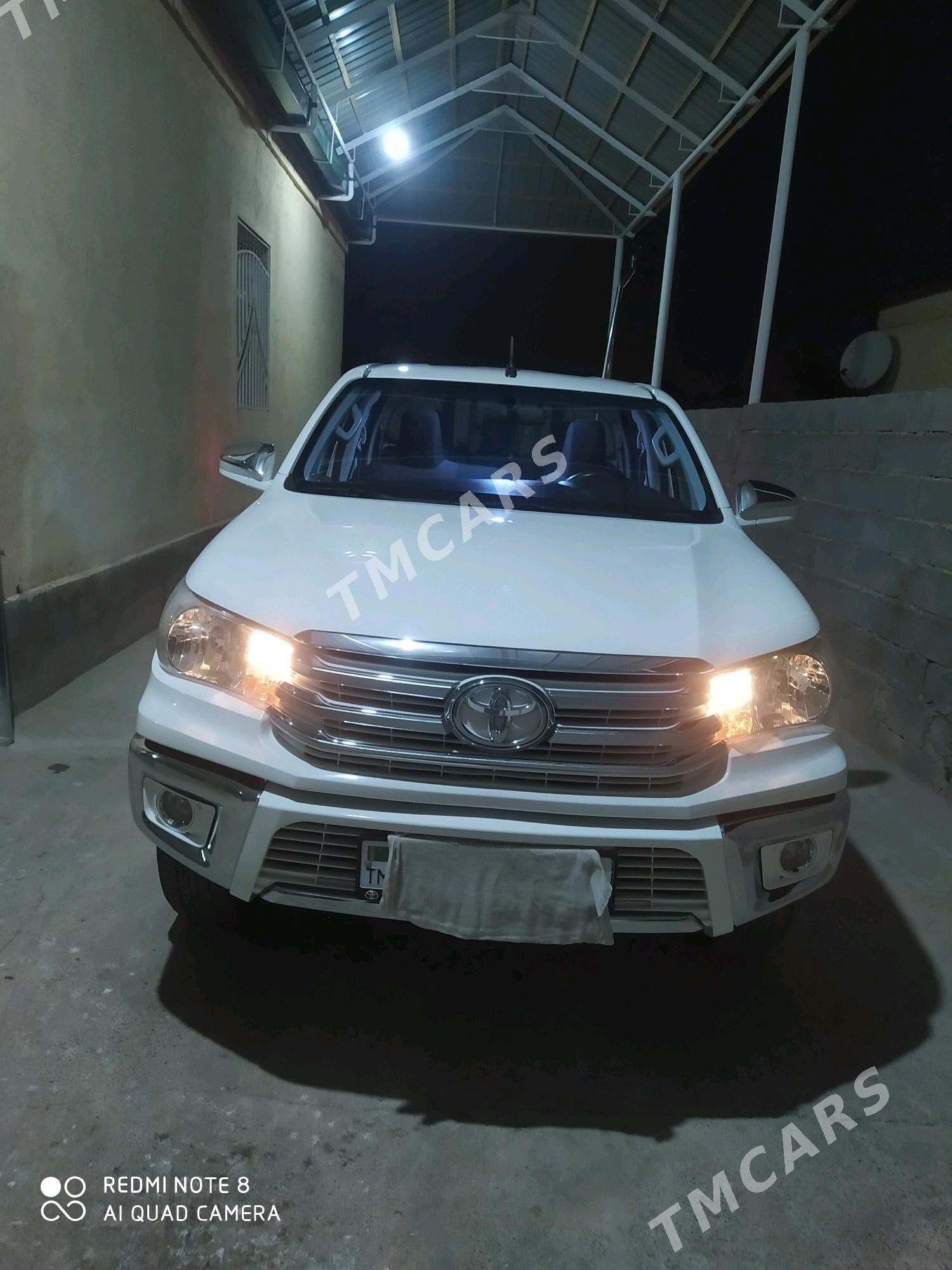 Toyota Hilux 2018 - 440 000 TMT - Büzmeýin - img 6