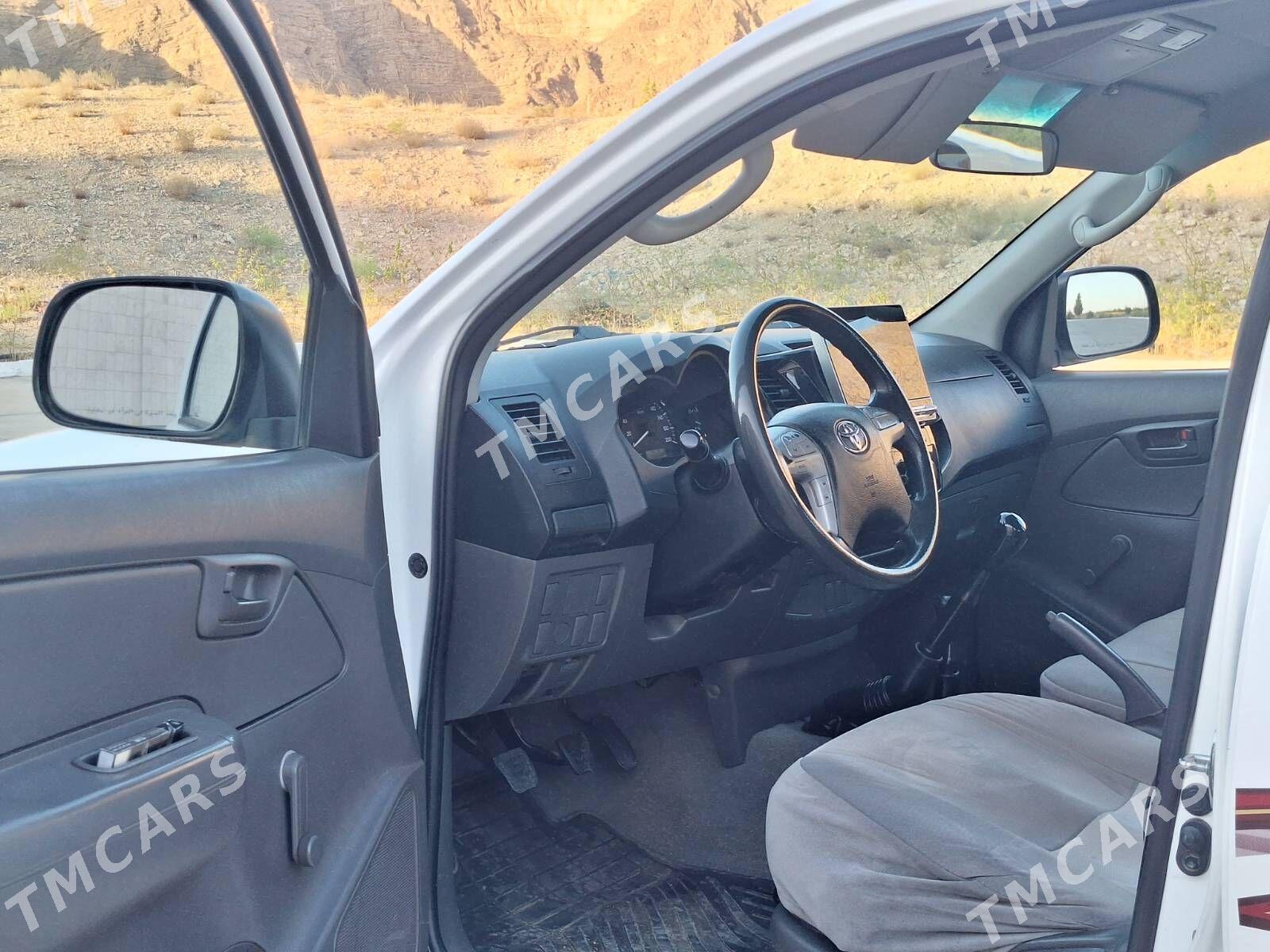 Toyota Hilux 2014 - 282 000 TMT - Balkanabat - img 5