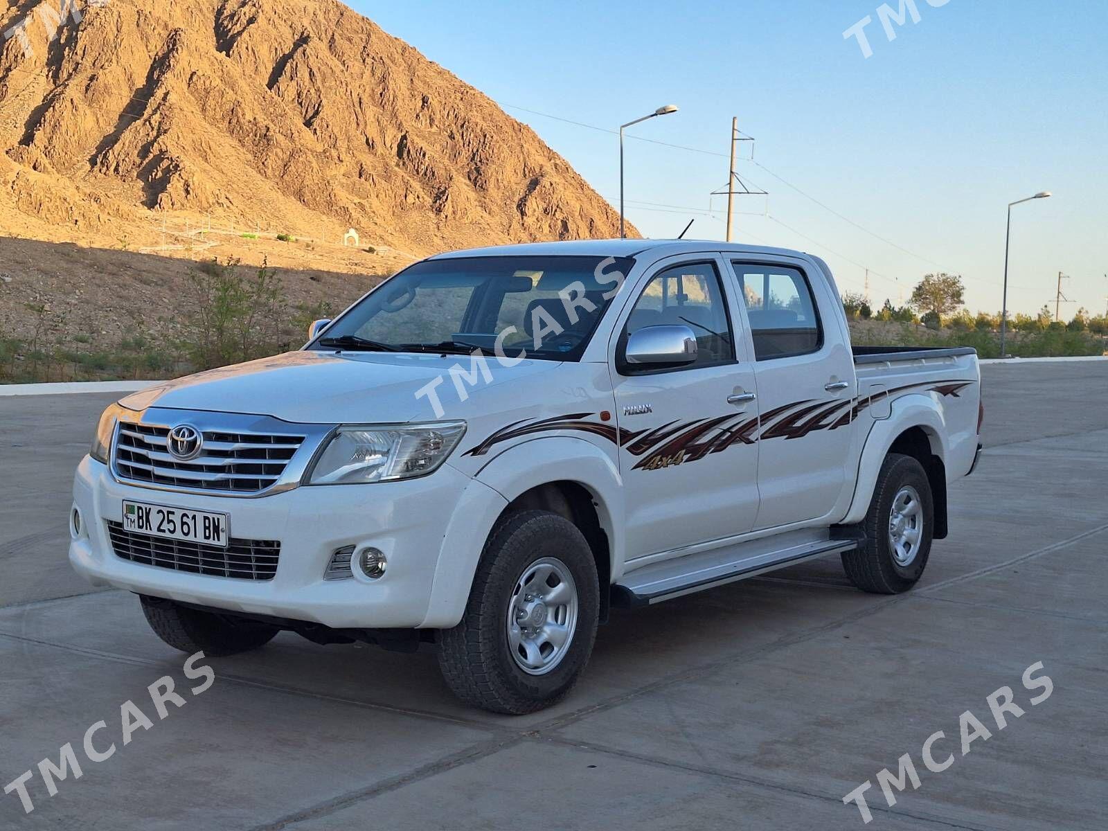 Toyota Hilux 2014 - 282 000 TMT - Balkanabat - img 4