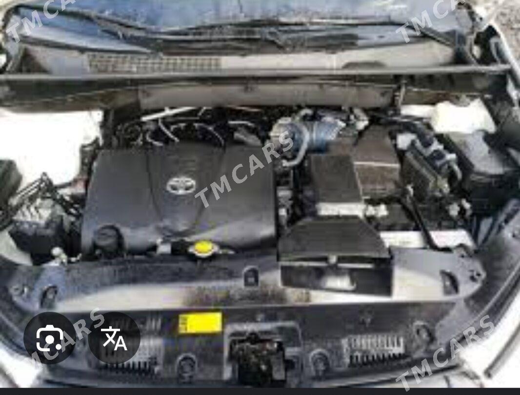 Toyota Highlander 2018 - 450 000 TMT - 30 mkr - img 2