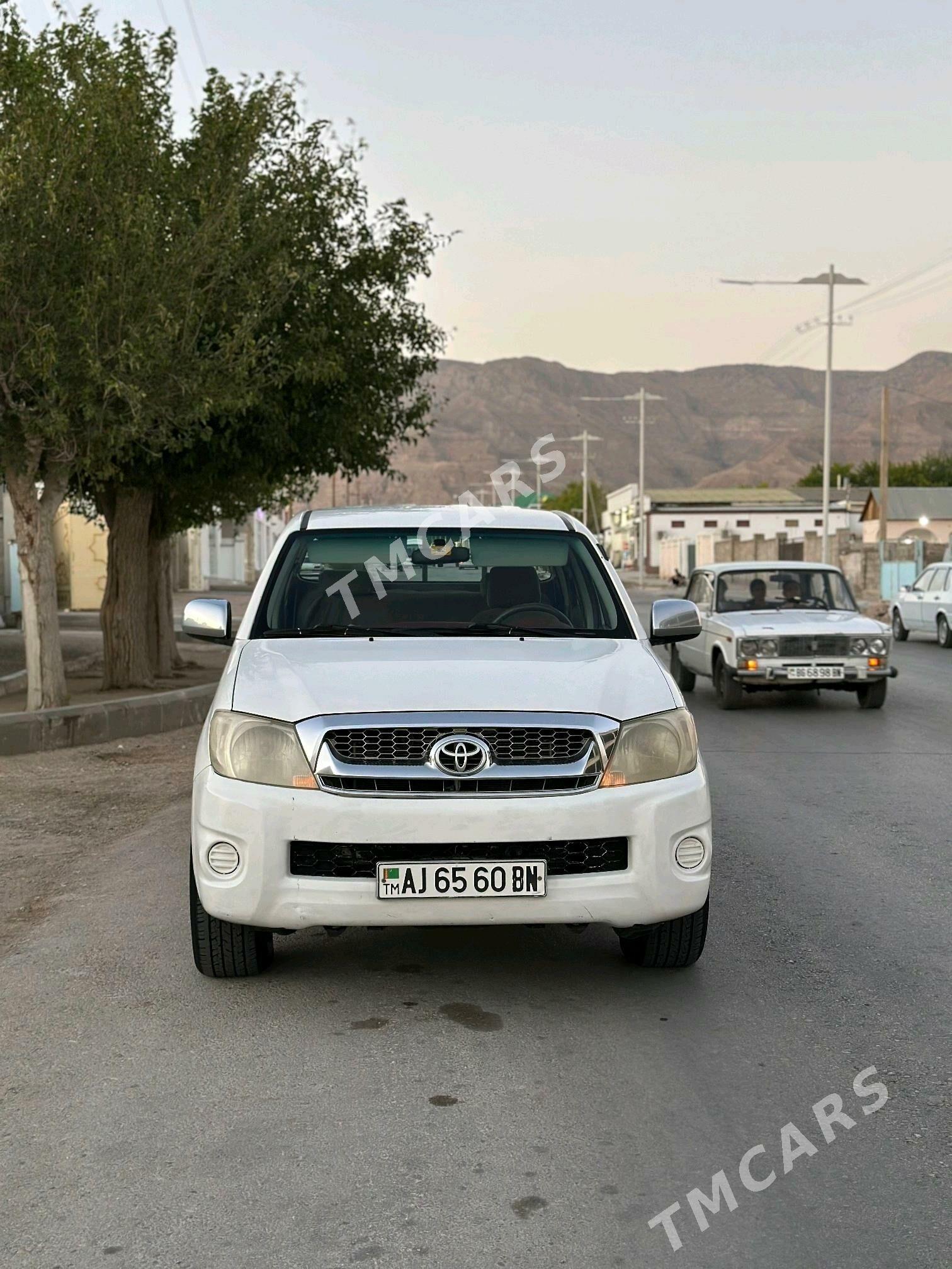 Toyota Hilux 2010 - 240 000 TMT - Balkanabat - img 3