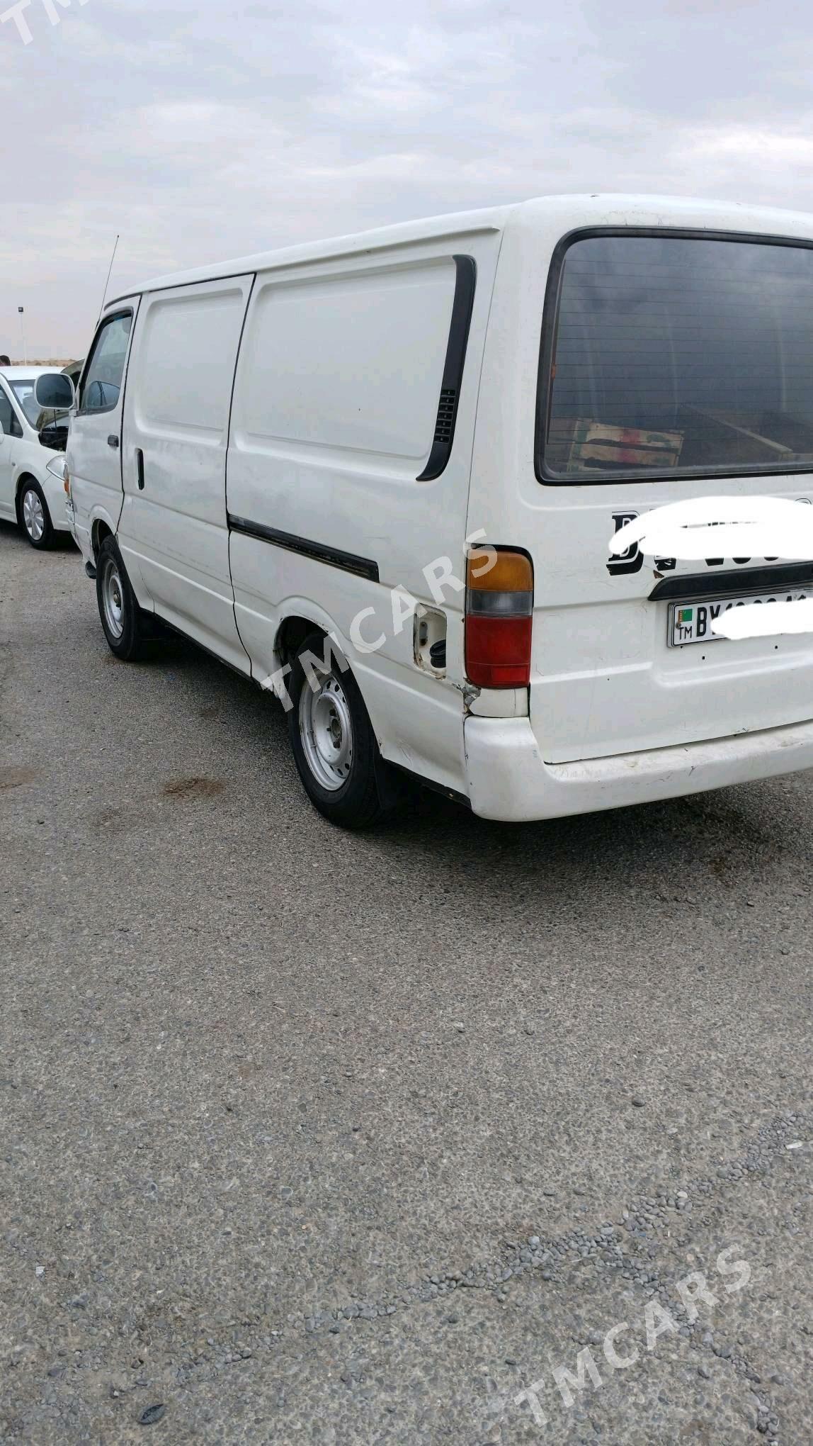 Toyota Hiace 2000 - 80 000 TMT - Тязе заман - img 2