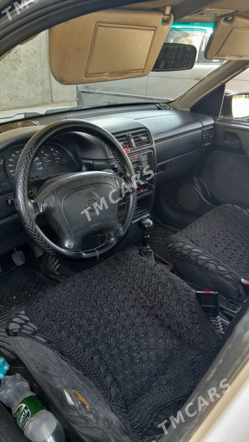 Opel Vectra 1993 - 40 000 TMT - Бахарден - img 2