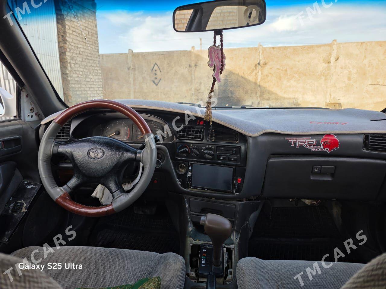 Toyota Camry 1994 - 50 000 TMT - Darganata - img 3