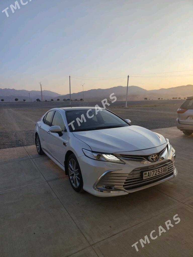 Toyota Camry 2022 - 550 000 TMT - Bäherden - img 3