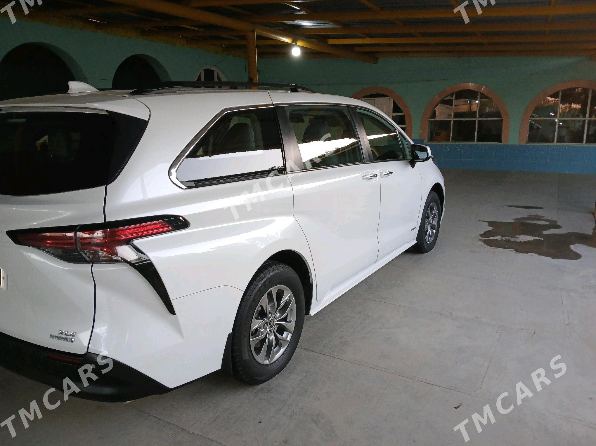 Toyota Sienna 2021 - 500 000 TMT - Кака - img 3