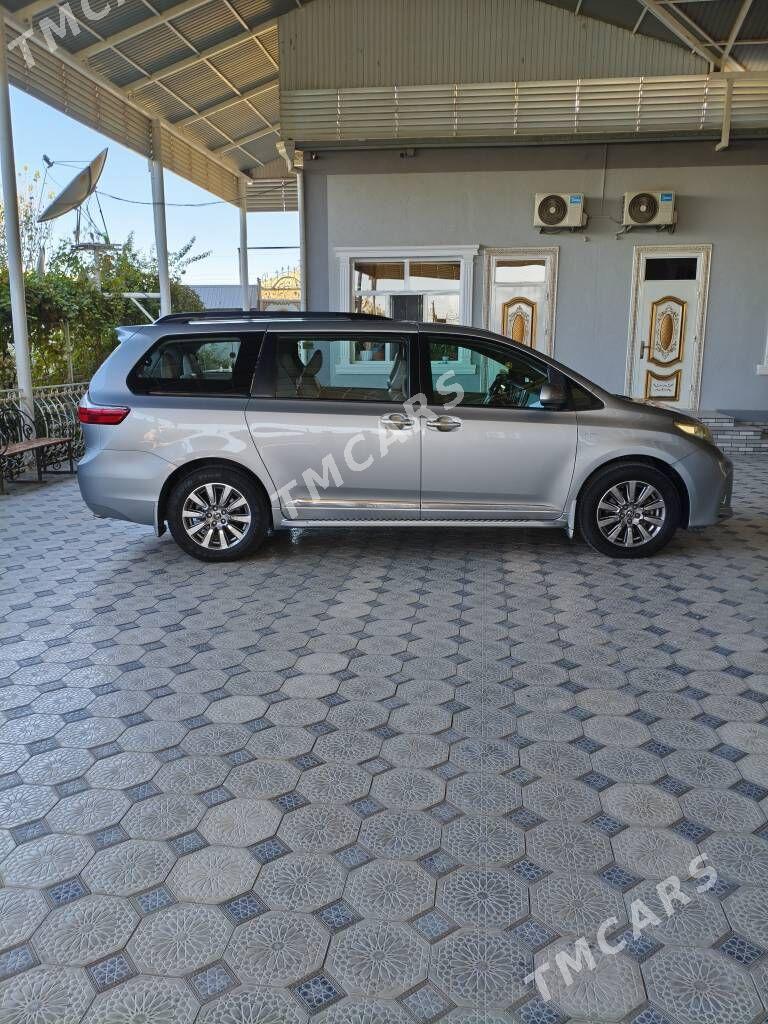 Toyota Sienna 2019 - 500 000 TMT - Baýramaly - img 6