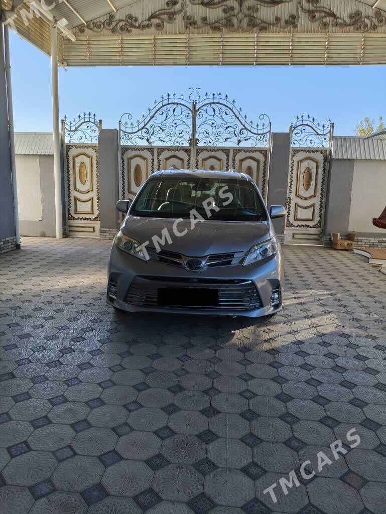 Toyota Sienna 2019 - 500 000 TMT - Baýramaly - img 8