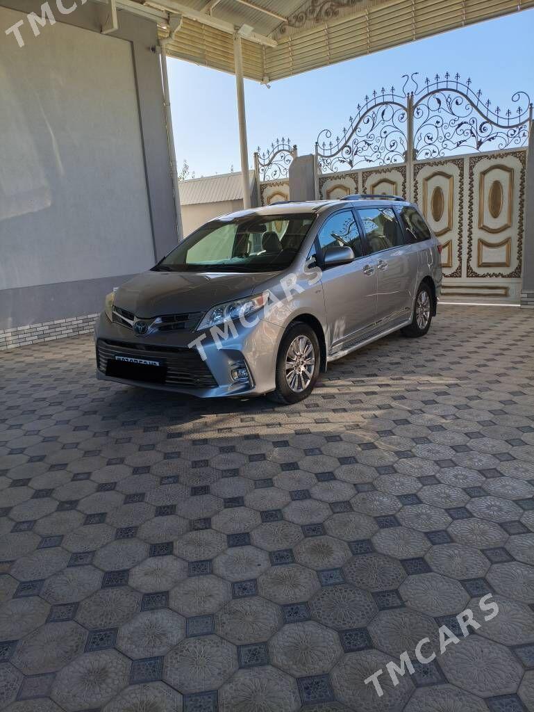 Toyota Sienna 2019 - 500 000 TMT - Baýramaly - img 2