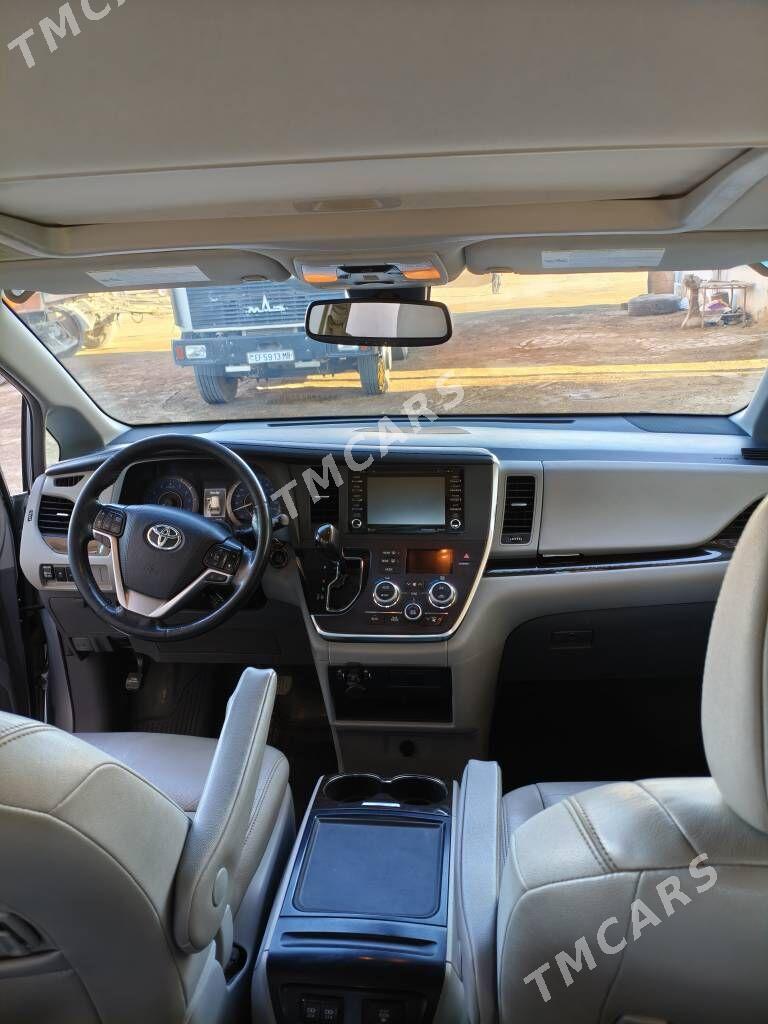 Toyota Sienna 2019 - 500 000 TMT - Baýramaly - img 5