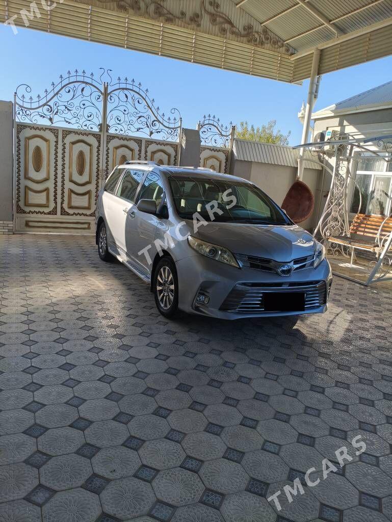 Toyota Sienna 2019 - 500 000 TMT - Baýramaly - img 3