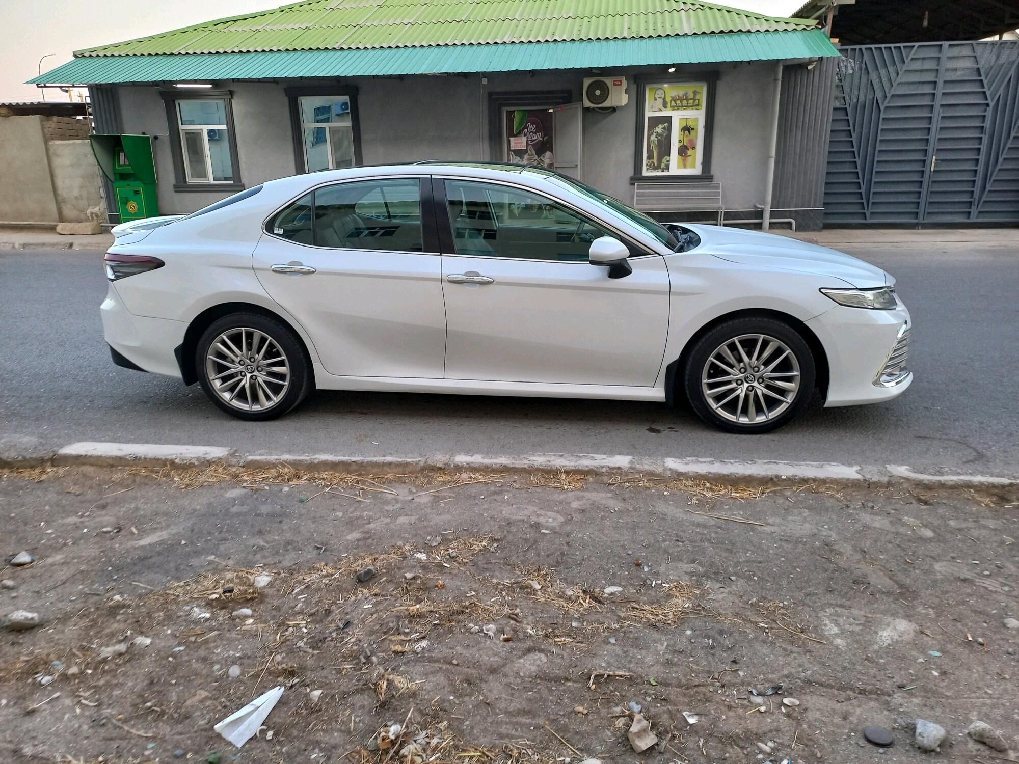 Toyota Camry 2021 - 320 000 TMT - Бузмеин - img 4