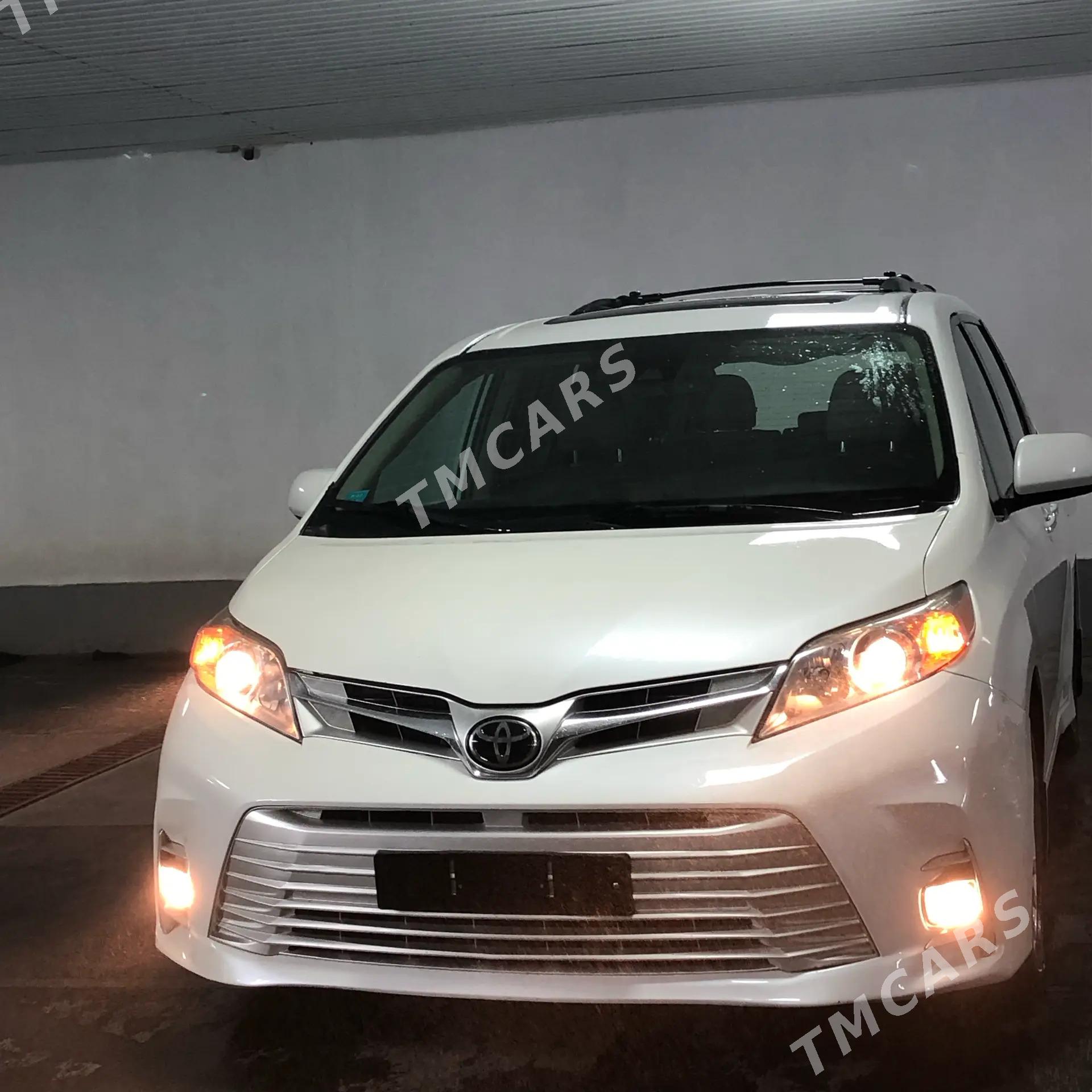 Toyota Sienna 2018 - 440 000 TMT - Кака - img 3