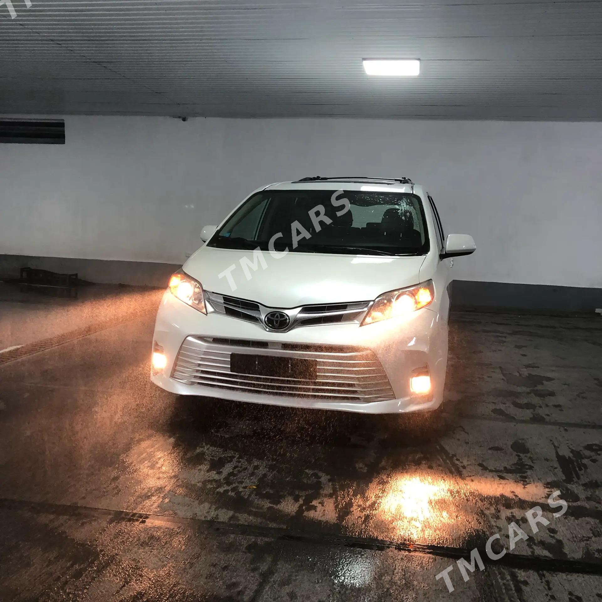 Toyota Sienna 2018 - 440 000 TMT - Кака - img 2