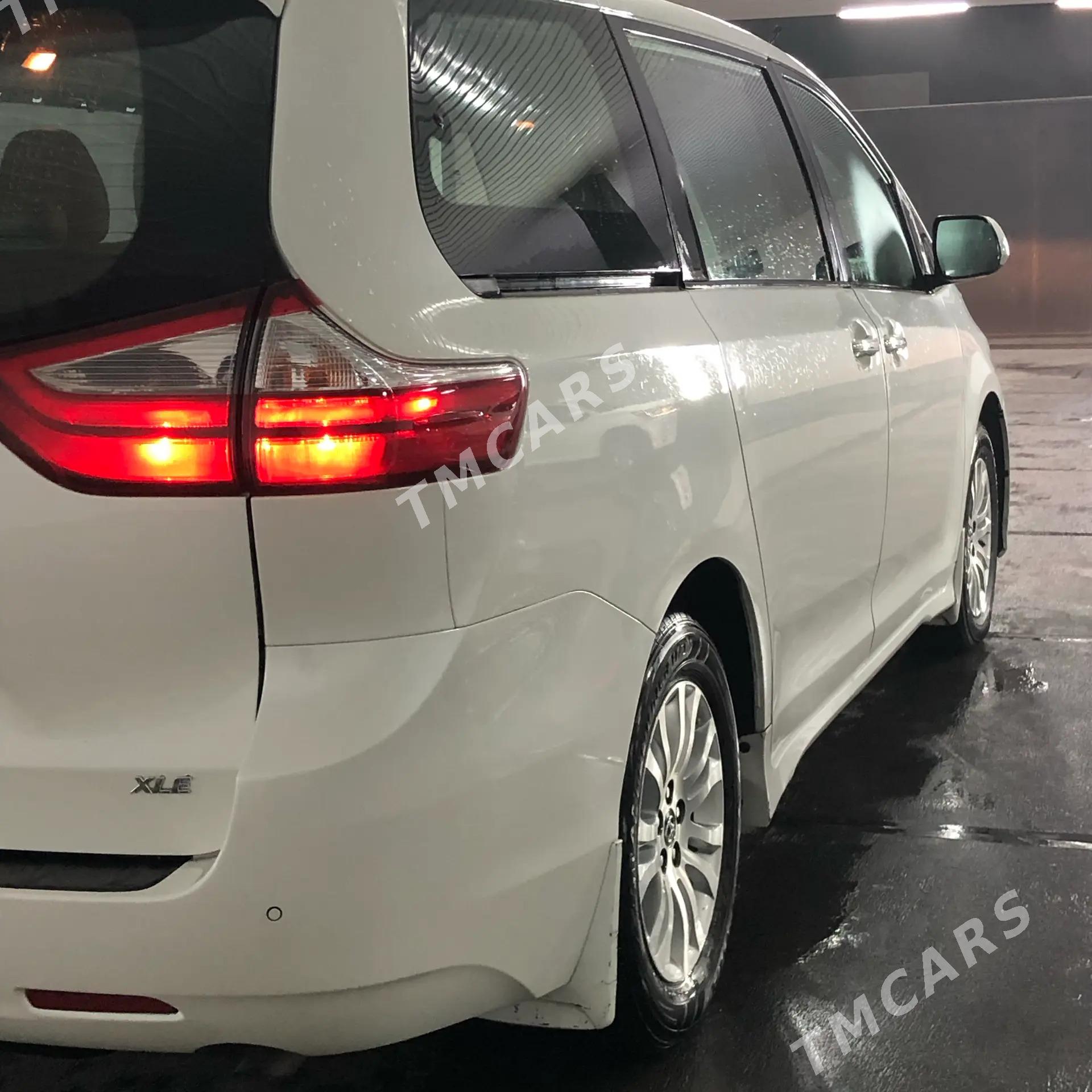 Toyota Sienna 2018 - 440 000 TMT - Кака - img 5