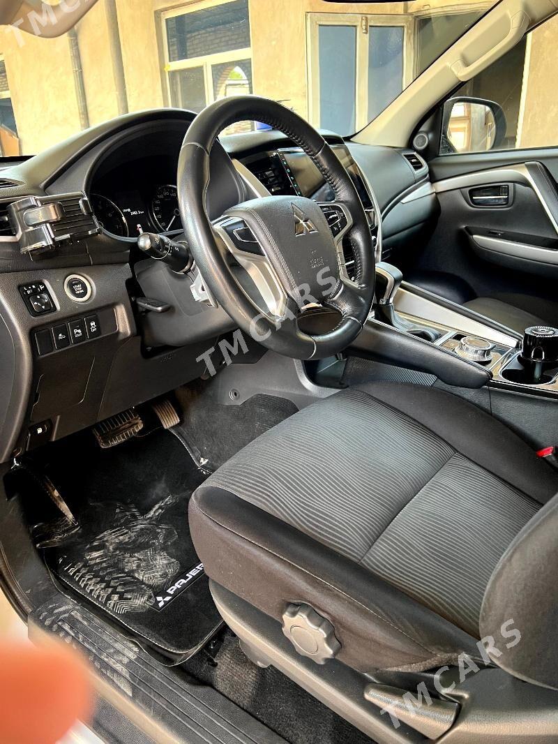 Mitsubishi Montero Sport 2021 - 430 000 TMT - Saýat - img 2