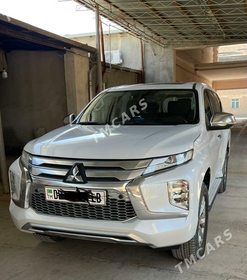 Mitsubishi Montero Sport 2021 - 430 000 TMT - Saýat - img 6