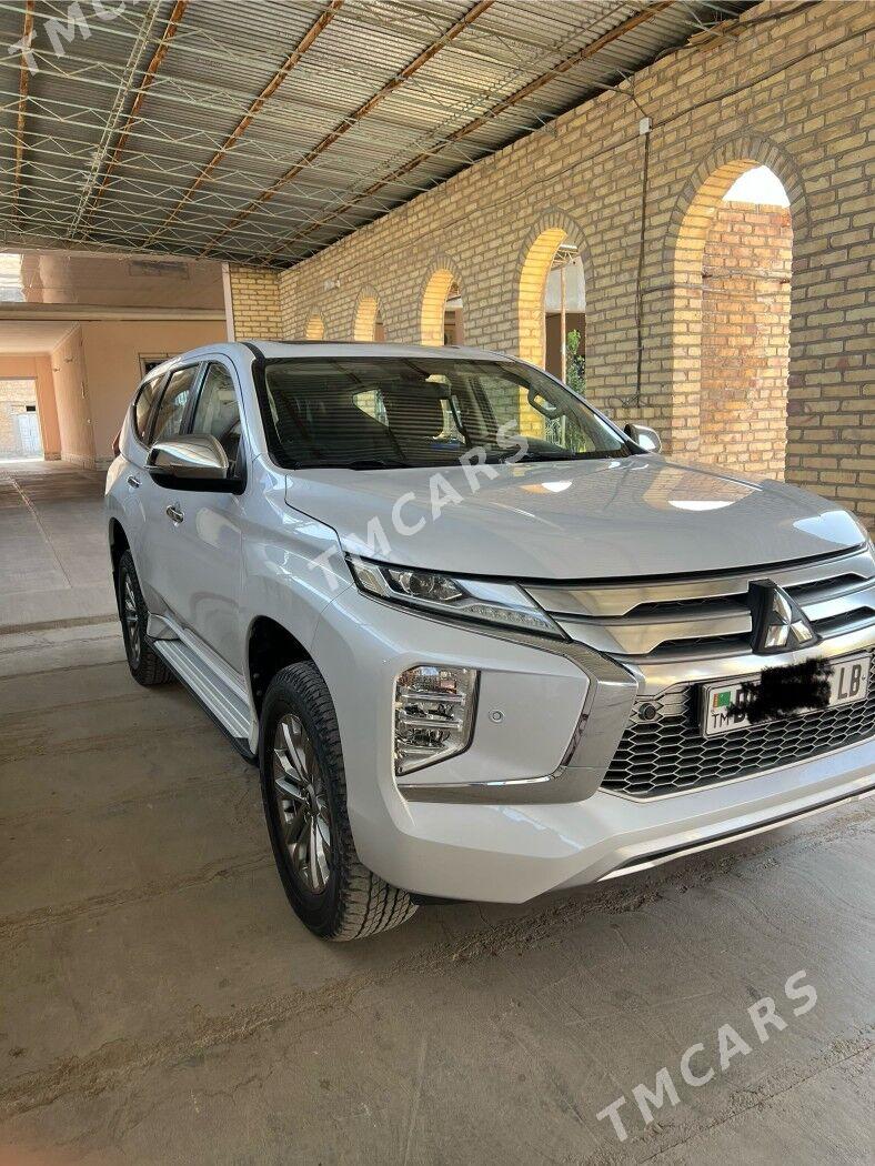 Mitsubishi Montero Sport 2021 - 430 000 TMT - Saýat - img 7