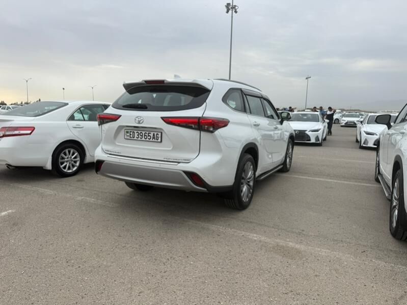 Toyota Highlander 2021 - 650 000 TMT - Aşgabat - img 3