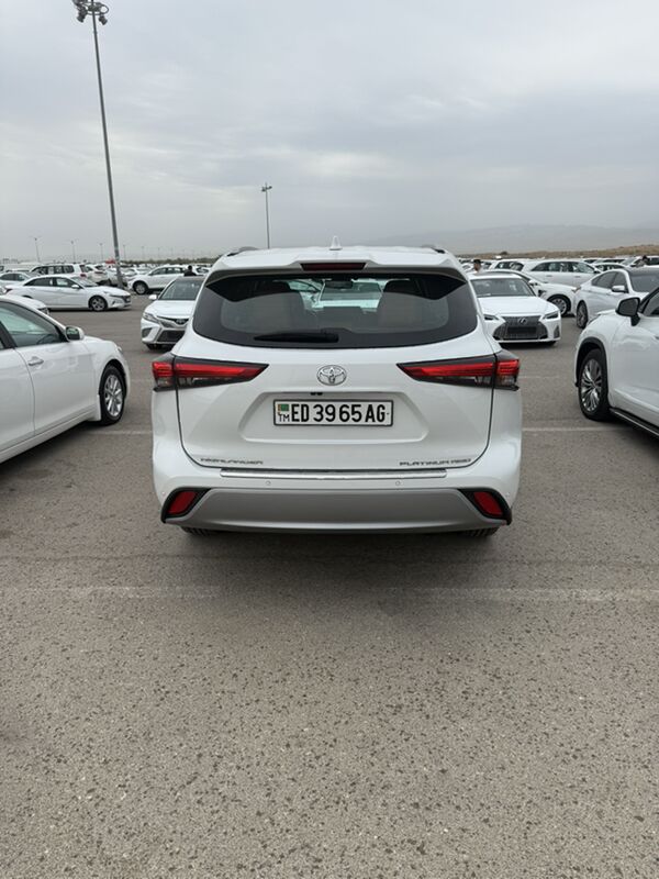 Toyota Highlander 2021 - 650 000 TMT - Aşgabat - img 9