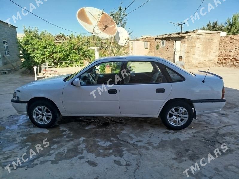 Opel Vectra 1992 - 25 000 TMT - Tejen - img 2