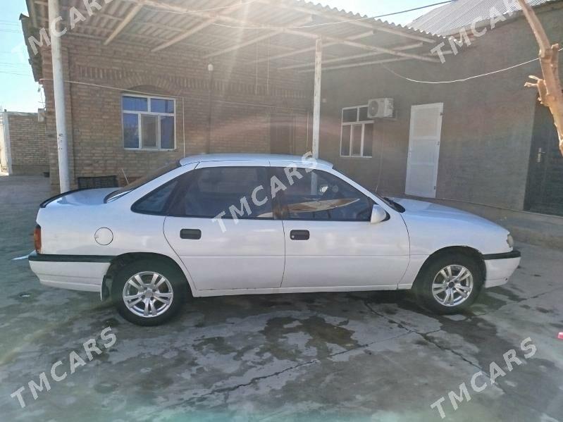 Opel Vectra 1992 - 25 000 TMT - Tejen - img 4