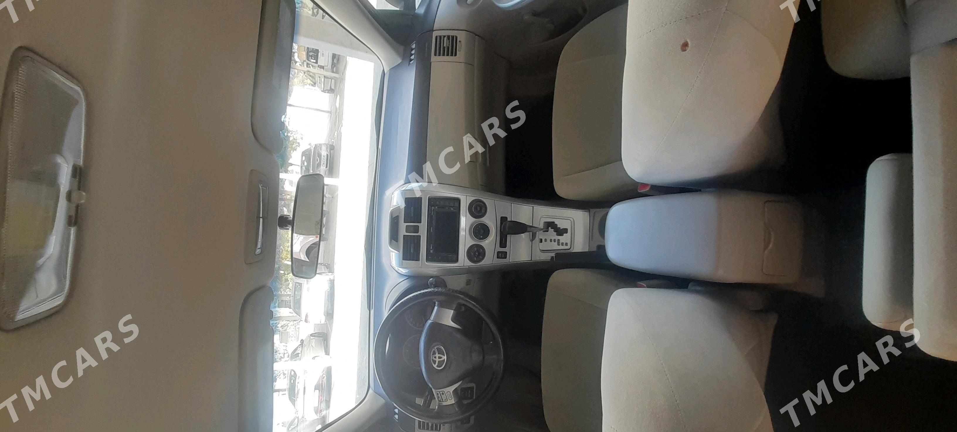 Toyota Corolla 2012 - 142 000 TMT - Кëши - img 8