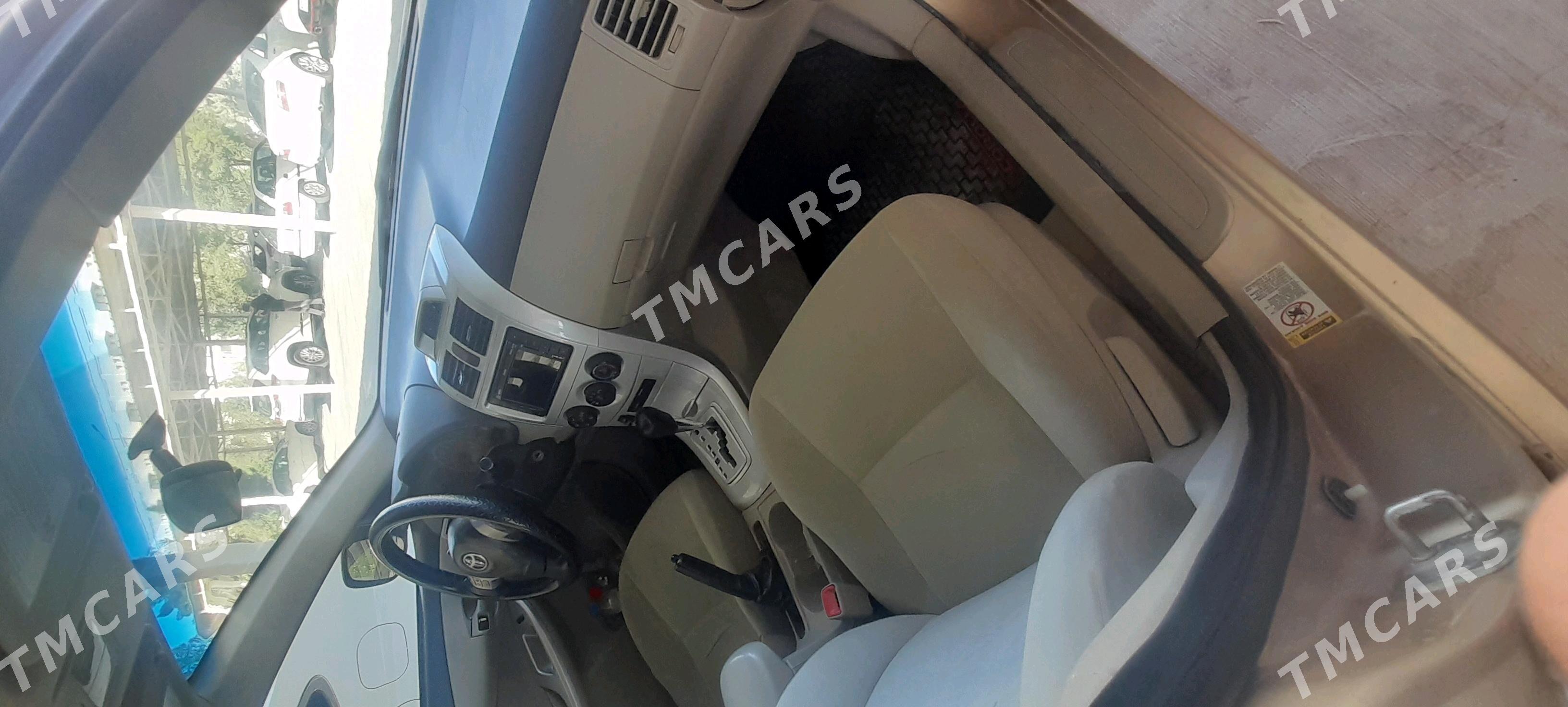 Toyota Corolla 2012 - 142 000 TMT - Кëши - img 10
