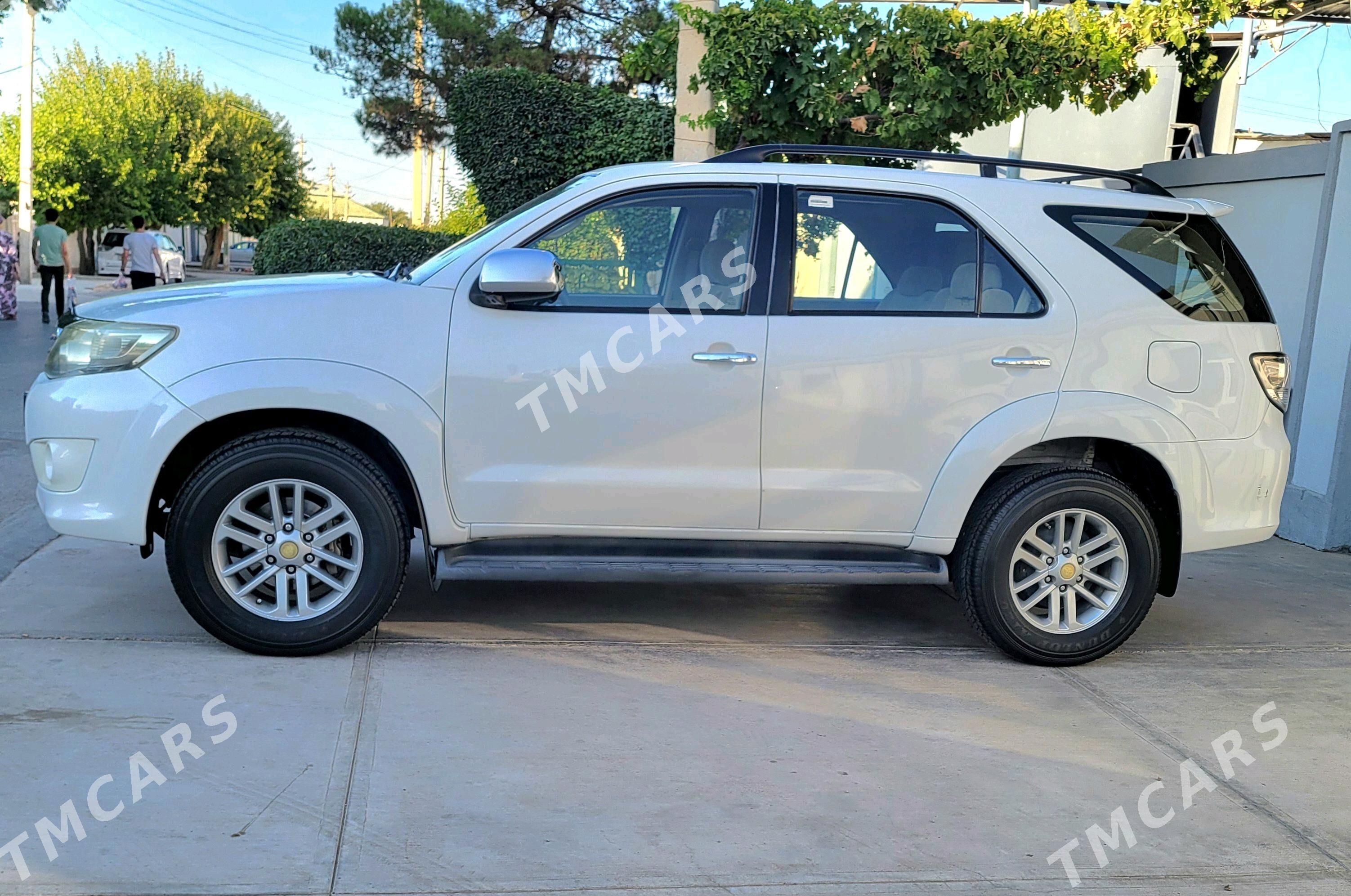 Toyota Fortuner 2013 - 325 000 TMT - Arkadag - img 2