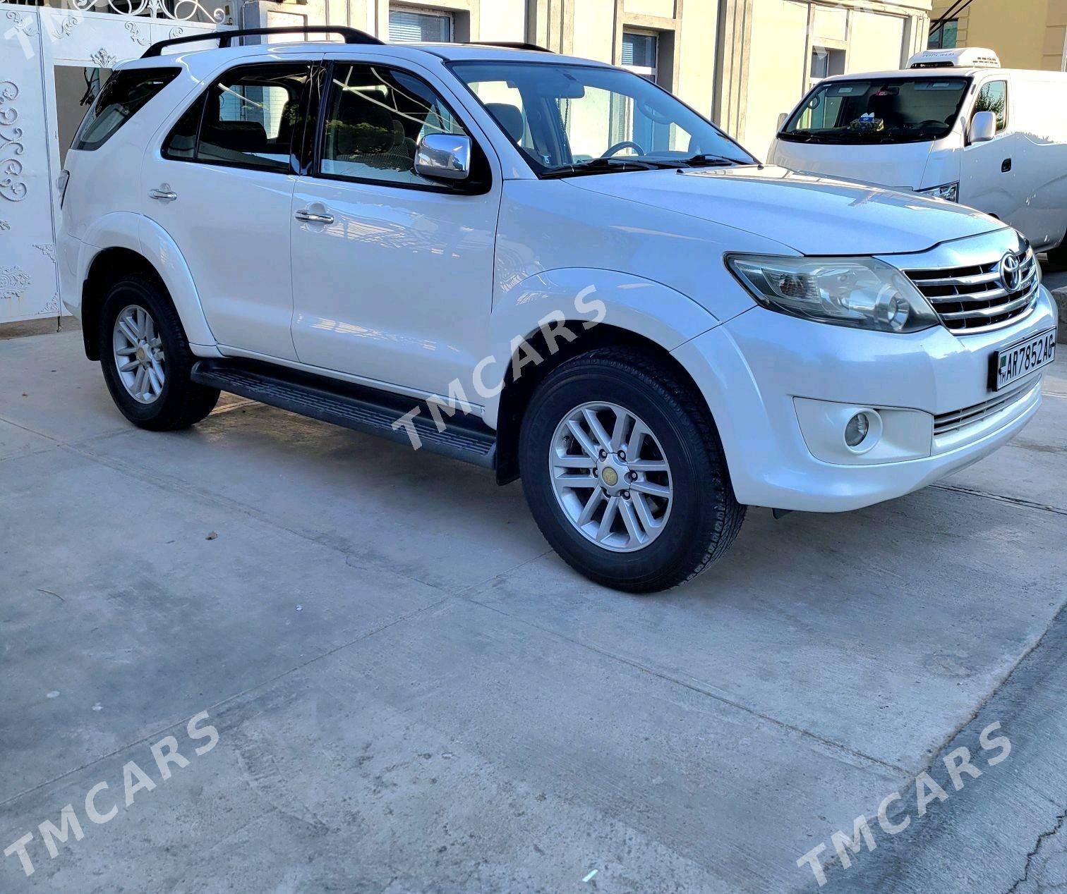 Toyota Fortuner 2013 - 325 000 TMT - Arkadag - img 5