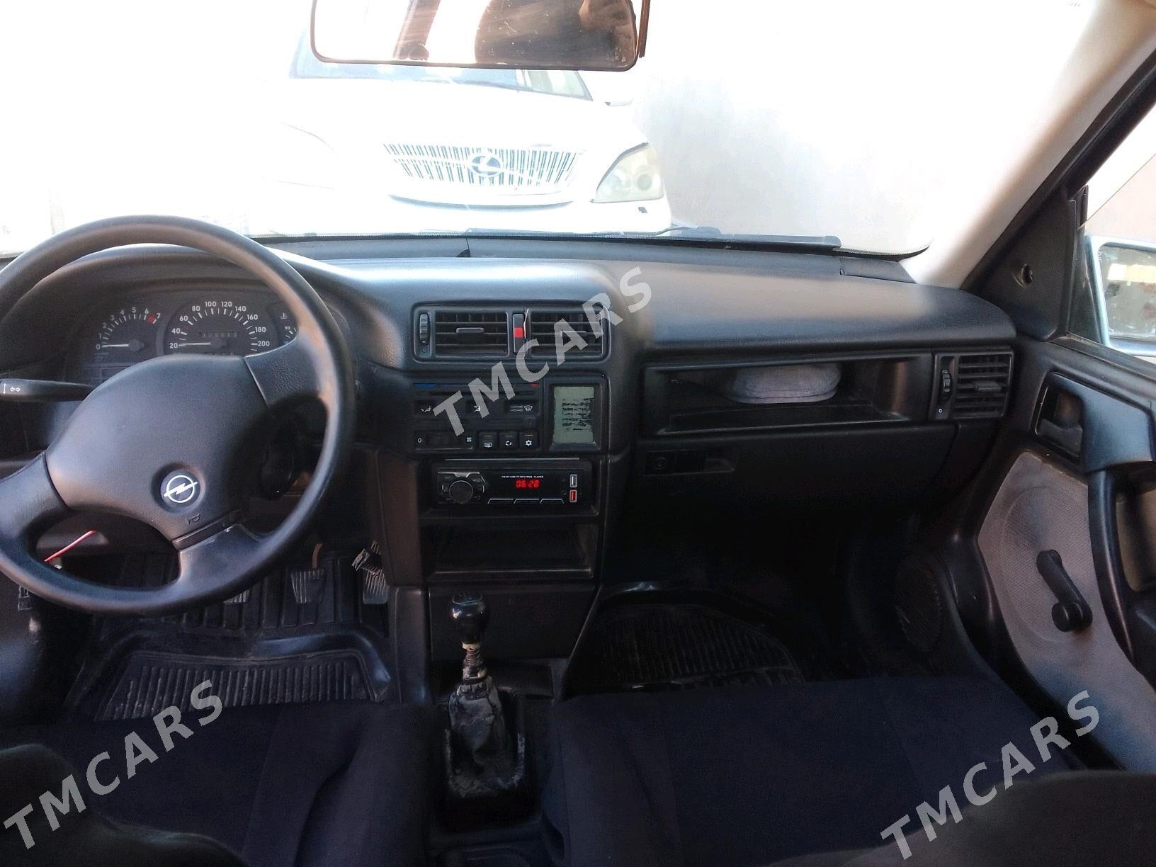 Opel Vectra 1993 - 40 000 TMT - Gubadag - img 5