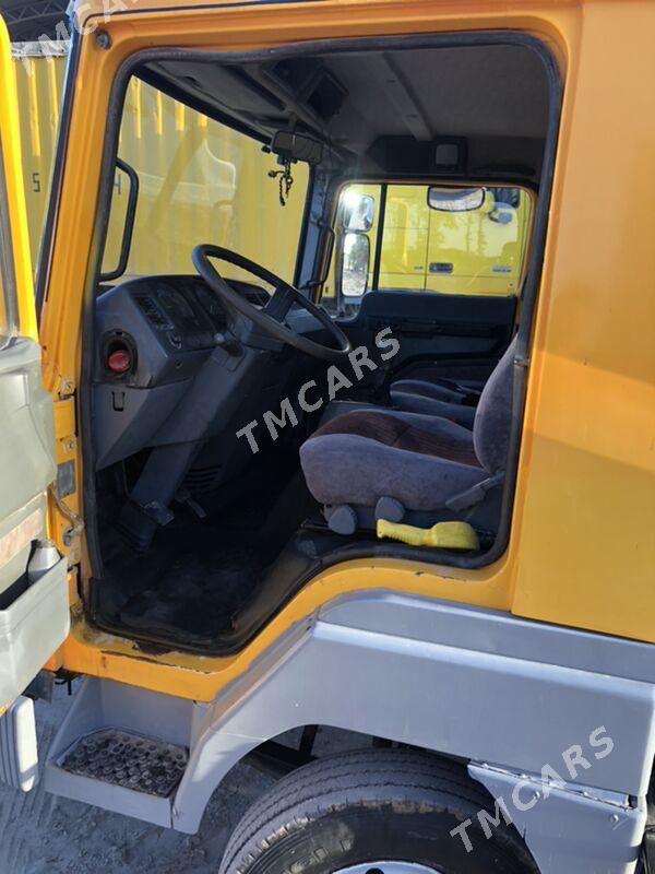 Nissan Canter 1998 - 130 000 TMT - Sakar - img 4