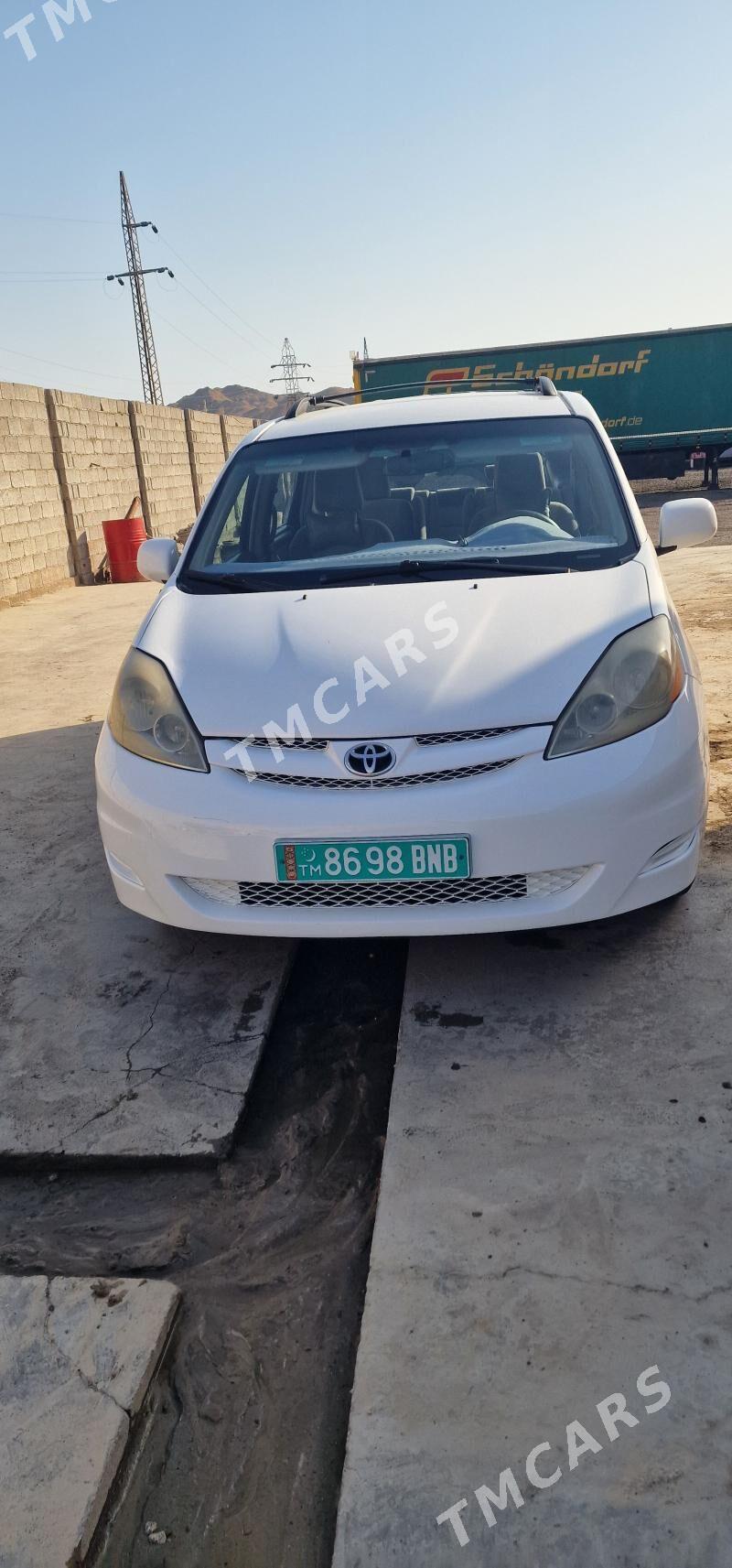 Toyota Sienna 2009 - 225 000 TMT - Türkmenbaşy - img 1