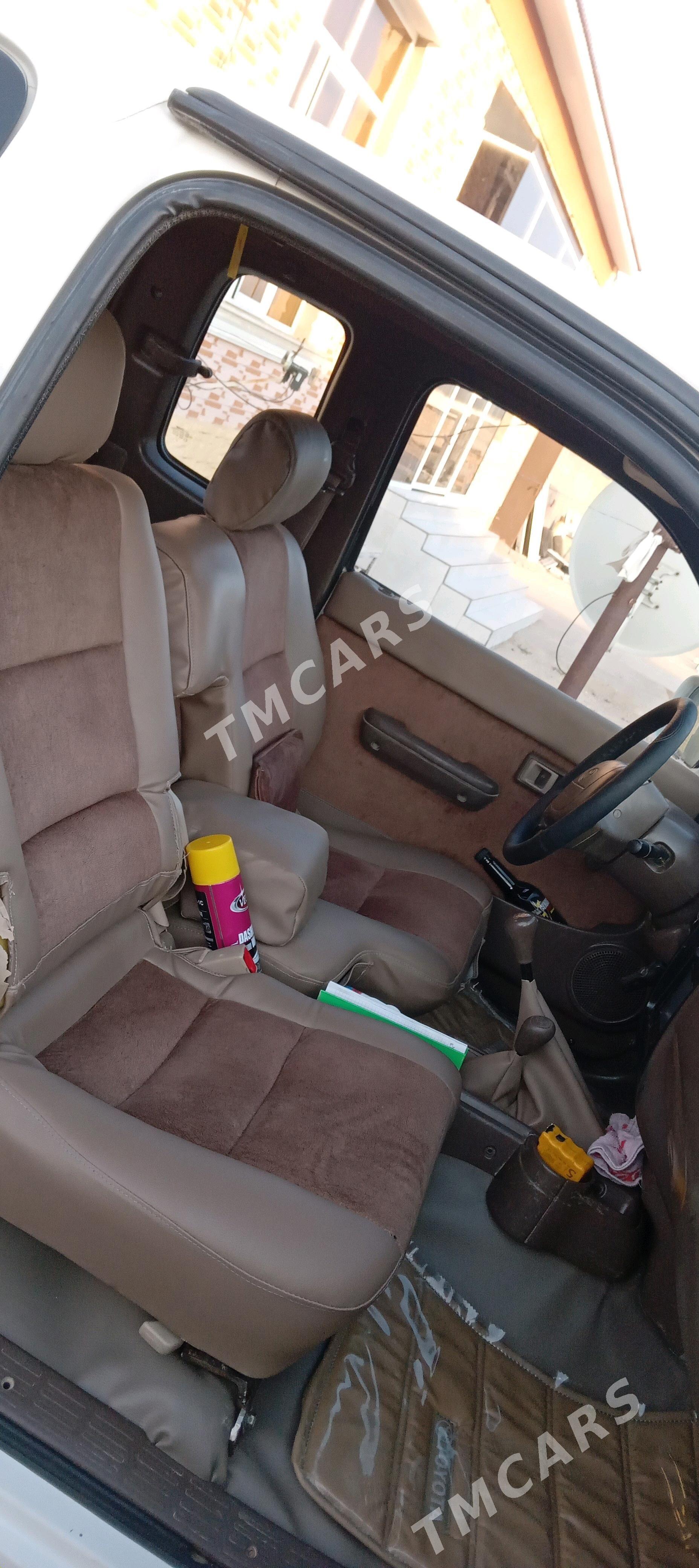 Toyota Hilux 1993 - 130 000 TMT - Balkanabat - img 2